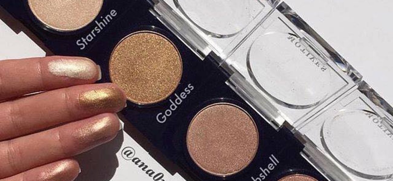 Classy Look With Shimmer Powders